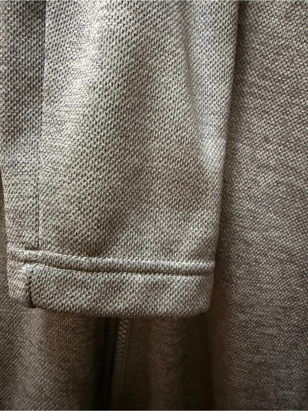 Orvis Men’s Dark Gray Lightweight Full-Zip Jacket with Black Yoke - Picture 6 of 12